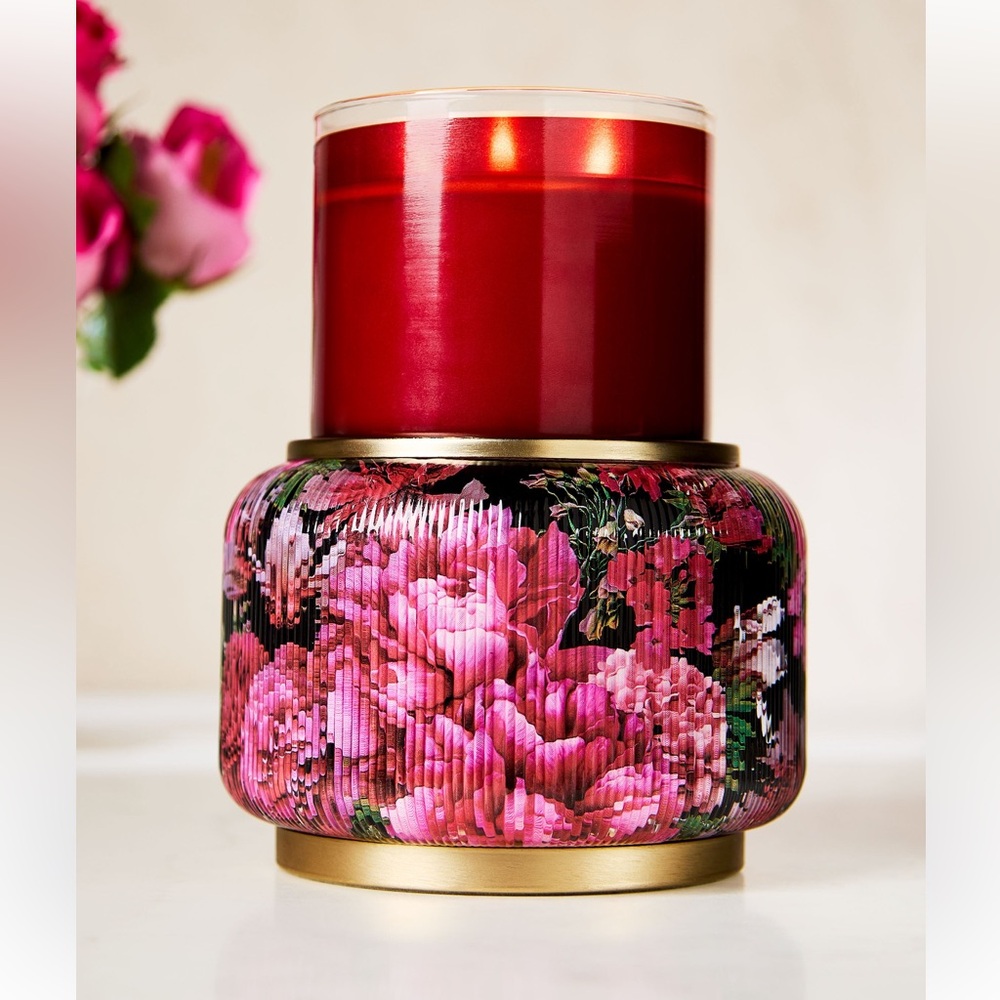 Bath & Body Works Floral Ribbed
Glass Pedestal 3-Wick Candle Holder